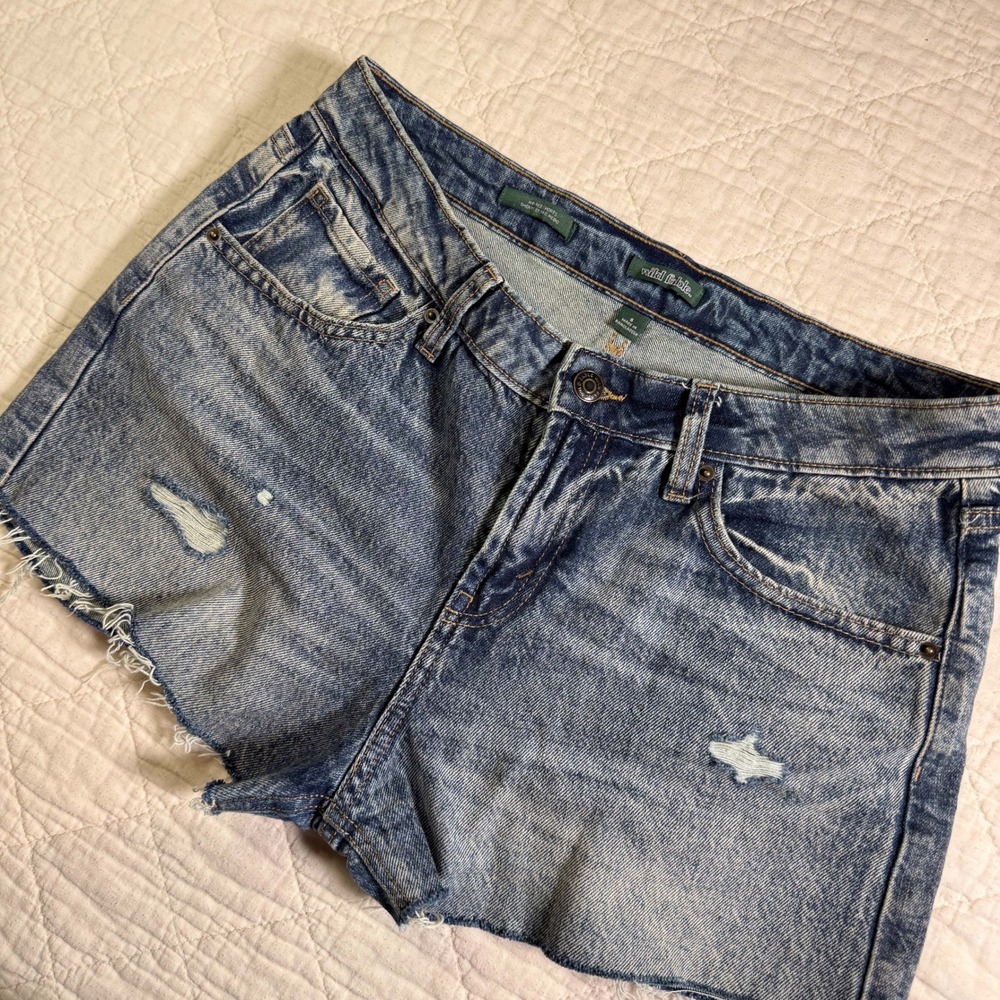 Easy Rigid Distressed Denim Cut Off Shorts Medium Wash Women‎ Size 8 Wild Fable